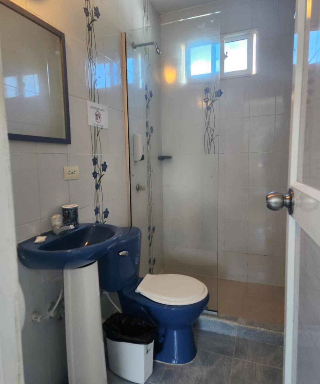 Sea Life Apartamentos En Via Principal Centro Y San Luis San Andrés Εξωτερικό φωτογραφία